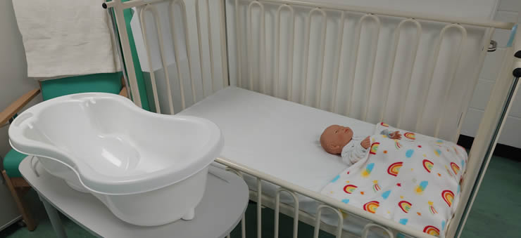 Alongside academic nursing theory, this course offers training days to experience general, paediatric, mental handicap, psychiatric, and geriatric nursing