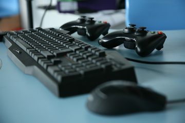 This hands on course for computer games enthusiasts looking to work in the games industry covers 3d modelling and animation, unity and games programming.