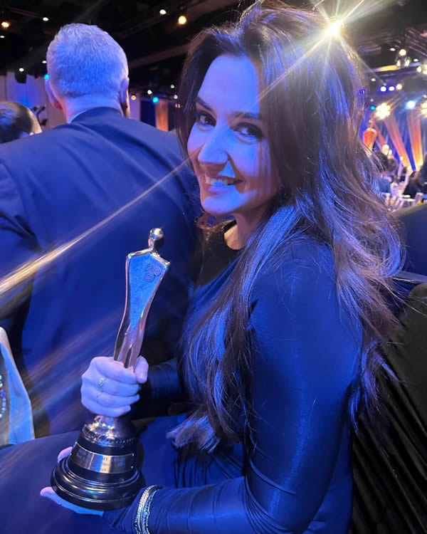 Shauna Cullen with her IFTA for Dembaya